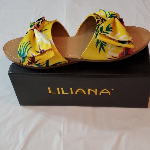 Summer Floral Slip-on Women's Flat Sandal - Picture 7 of 8